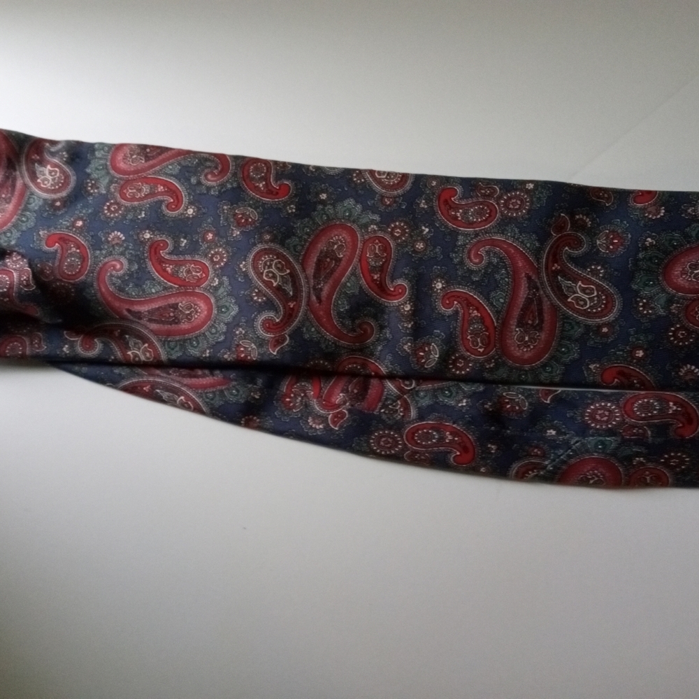 Christian Dior 100% Italian Silk Vintage Cornucopia Motif Dark Teal and Red Tie - Picture 5 of 5